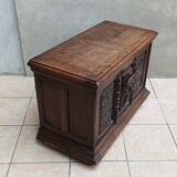 Renaissance oak chest