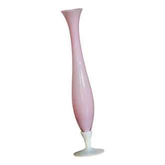 Vase en opaline rose