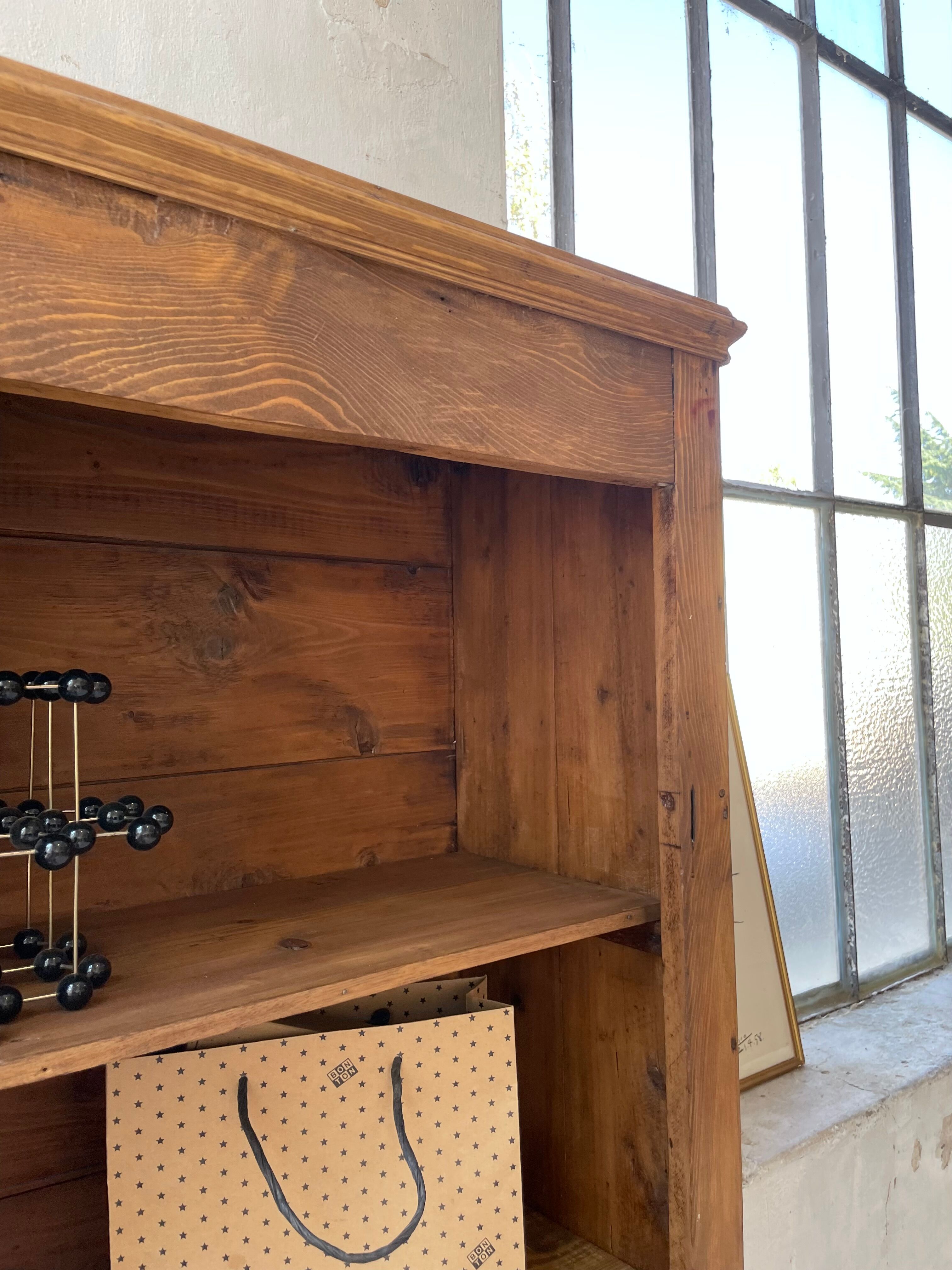 Library bonnetière pine