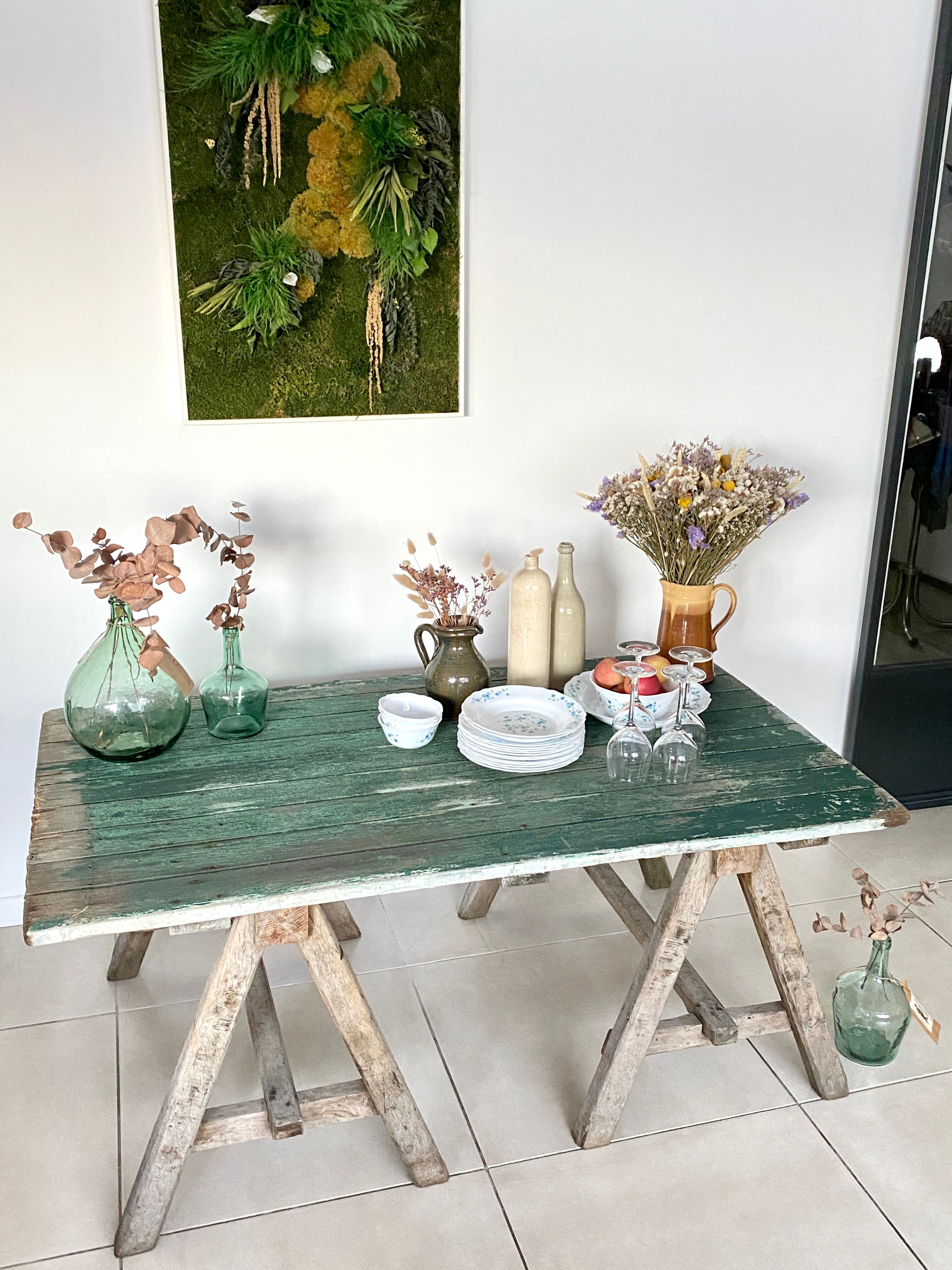 Table basse sur tréteaux anciens en bois