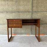 Scandinavian office of the 60s with sleigh feet