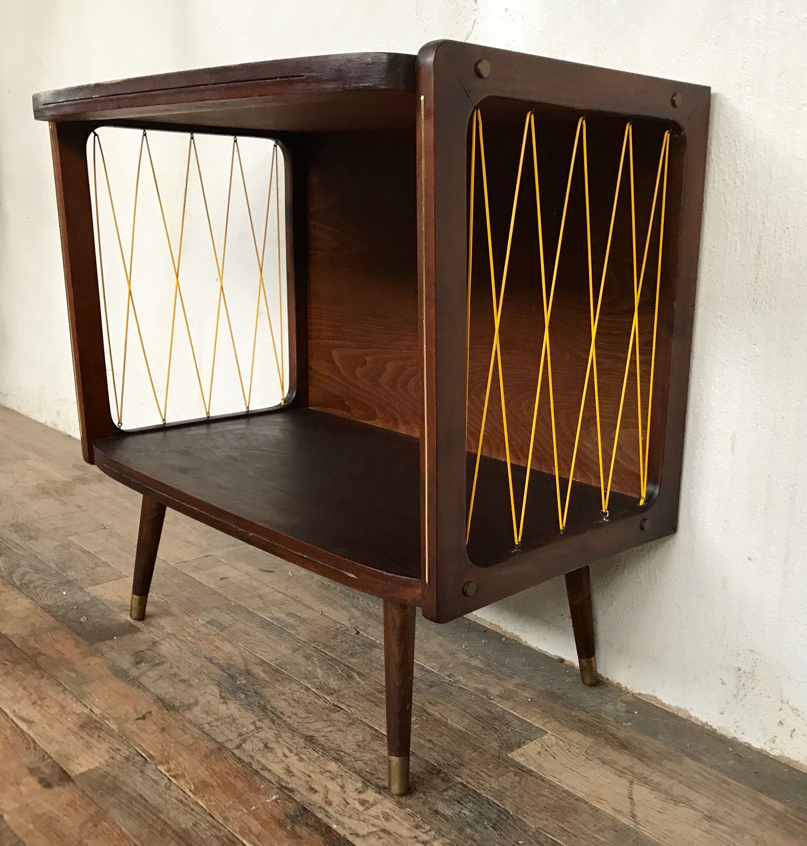 Furniture tv vintage feet compass 1950
