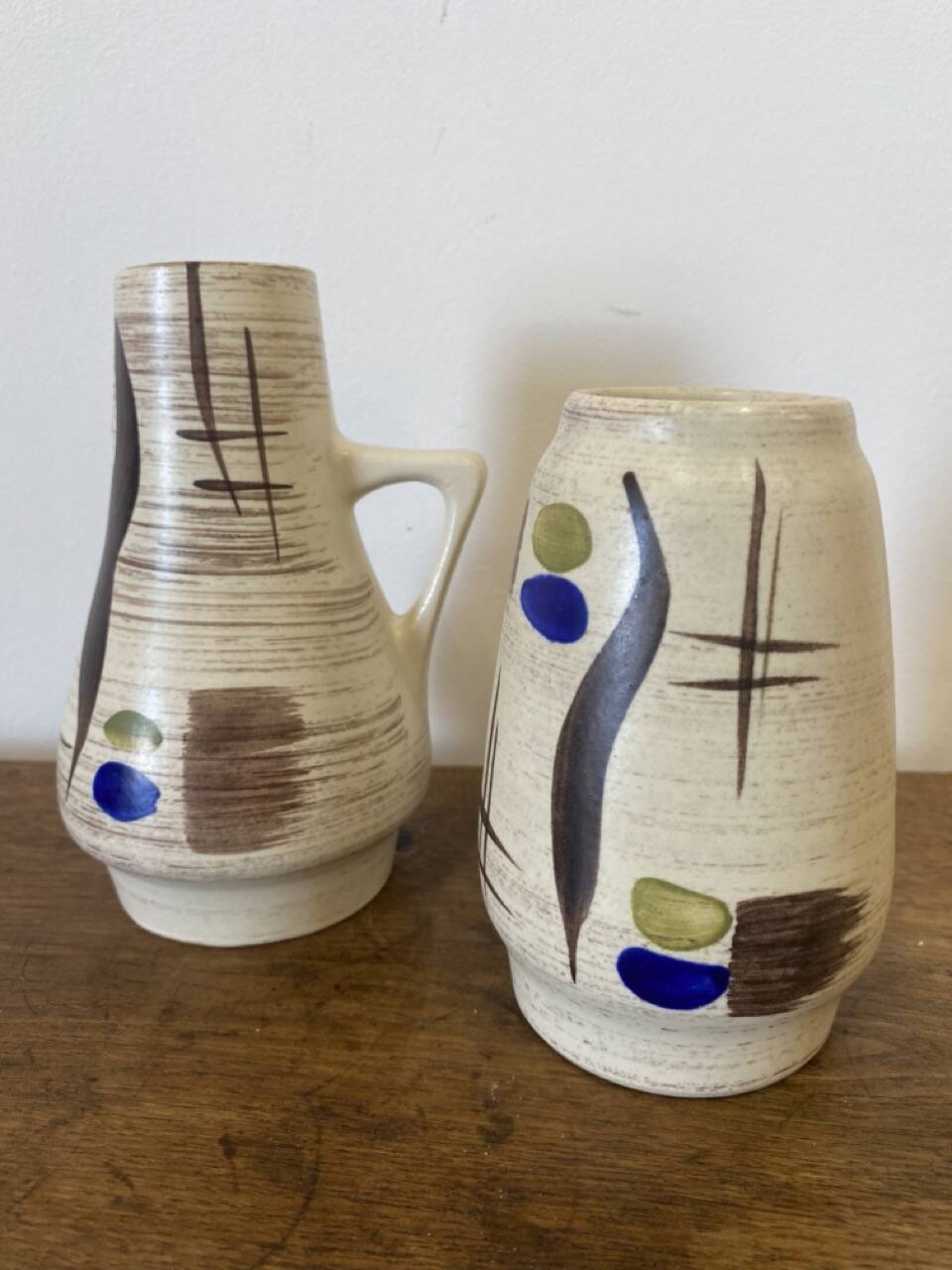 Duo de petits vases abstraits, ton écru, West Germany, 1960