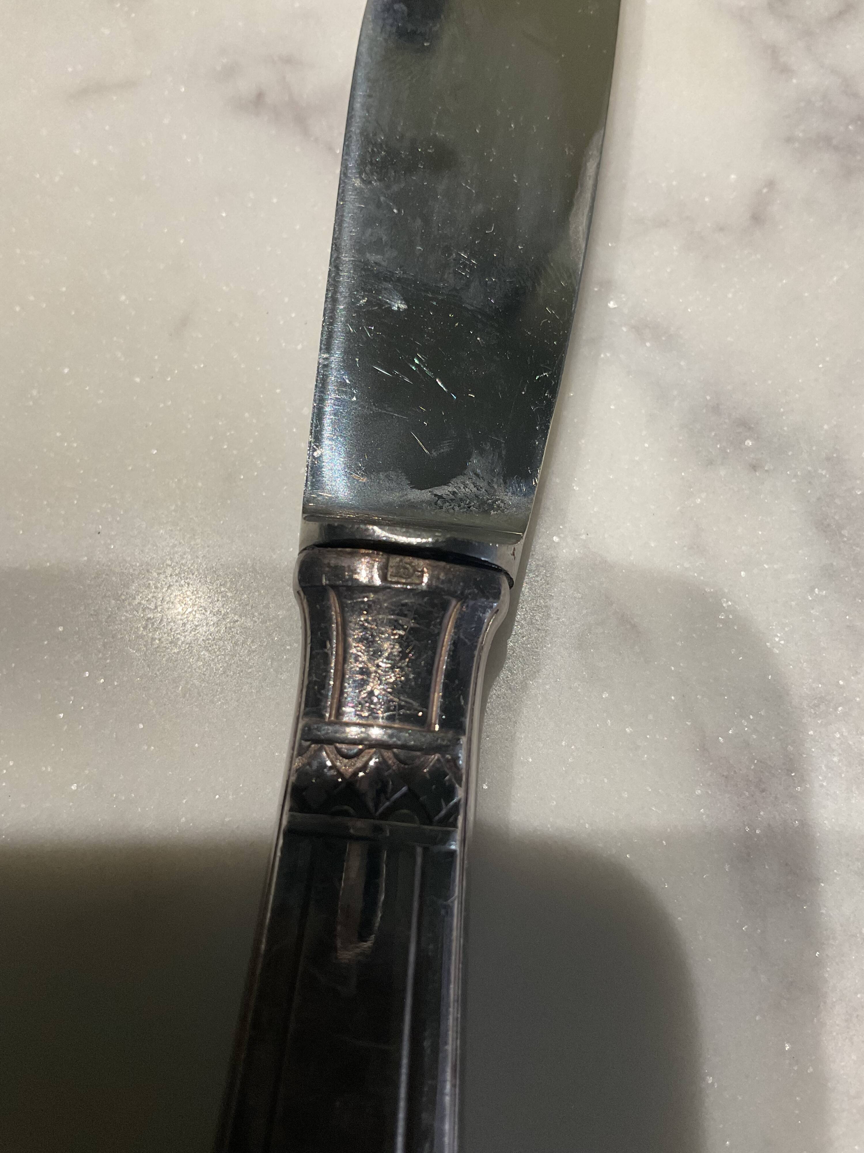 12 couteaux . métal argenté . art deco