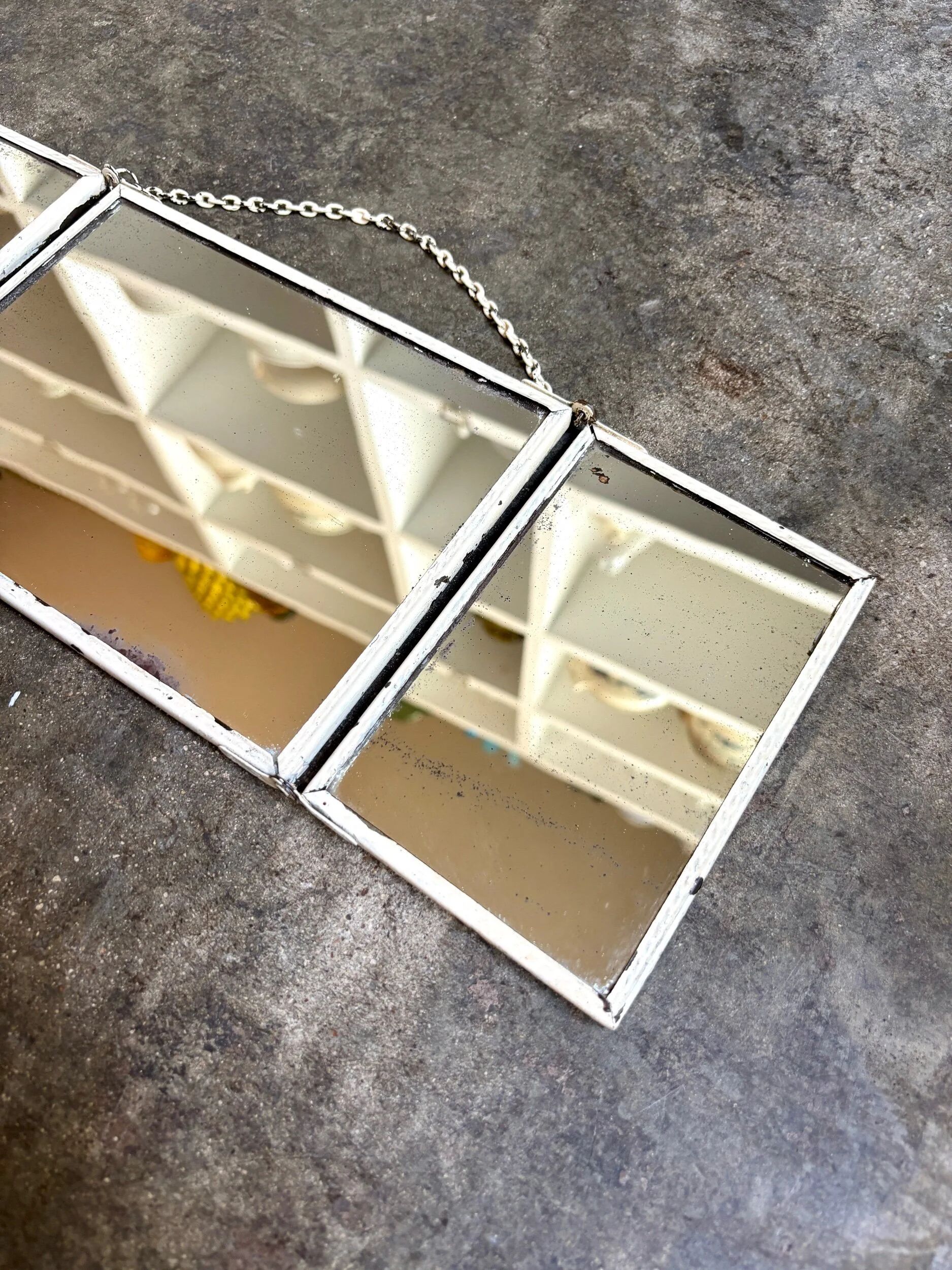 Miroir triptyque en métal beige