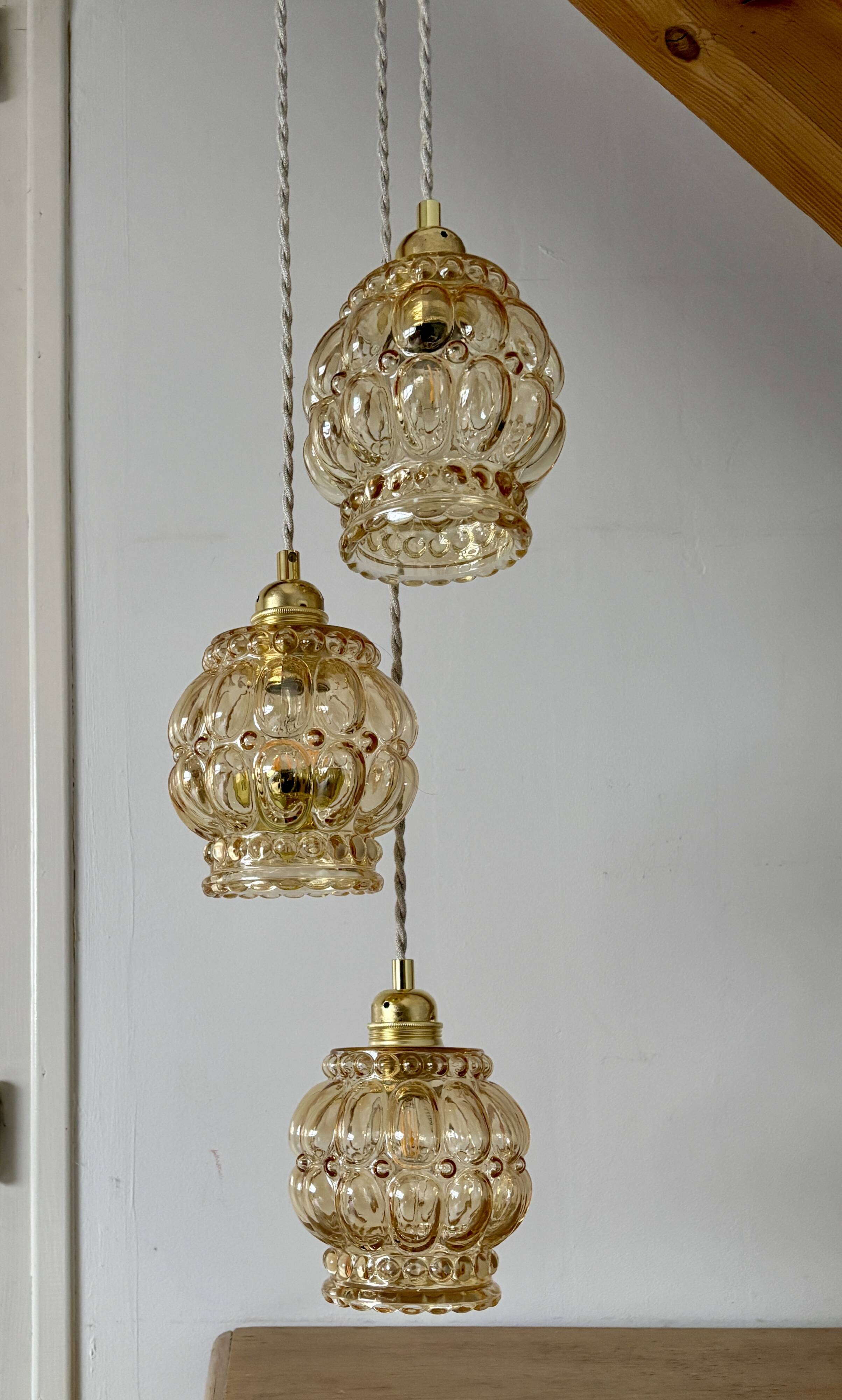 Suspension triple globes vintage en verre ambré bulle