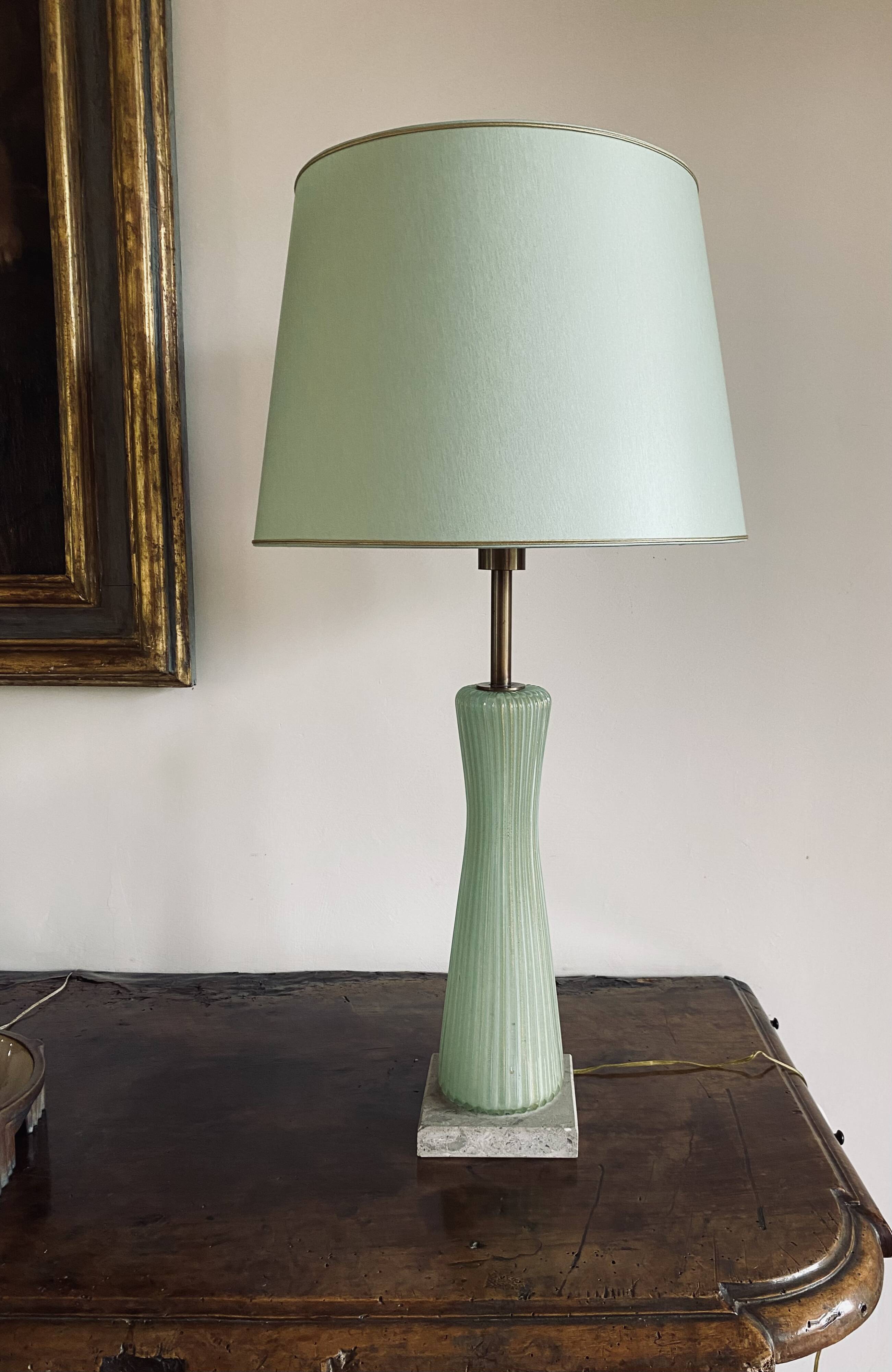 Mid-century modern green Murano glass Table lamp, Barovier & Toso style  Italy, 1940s