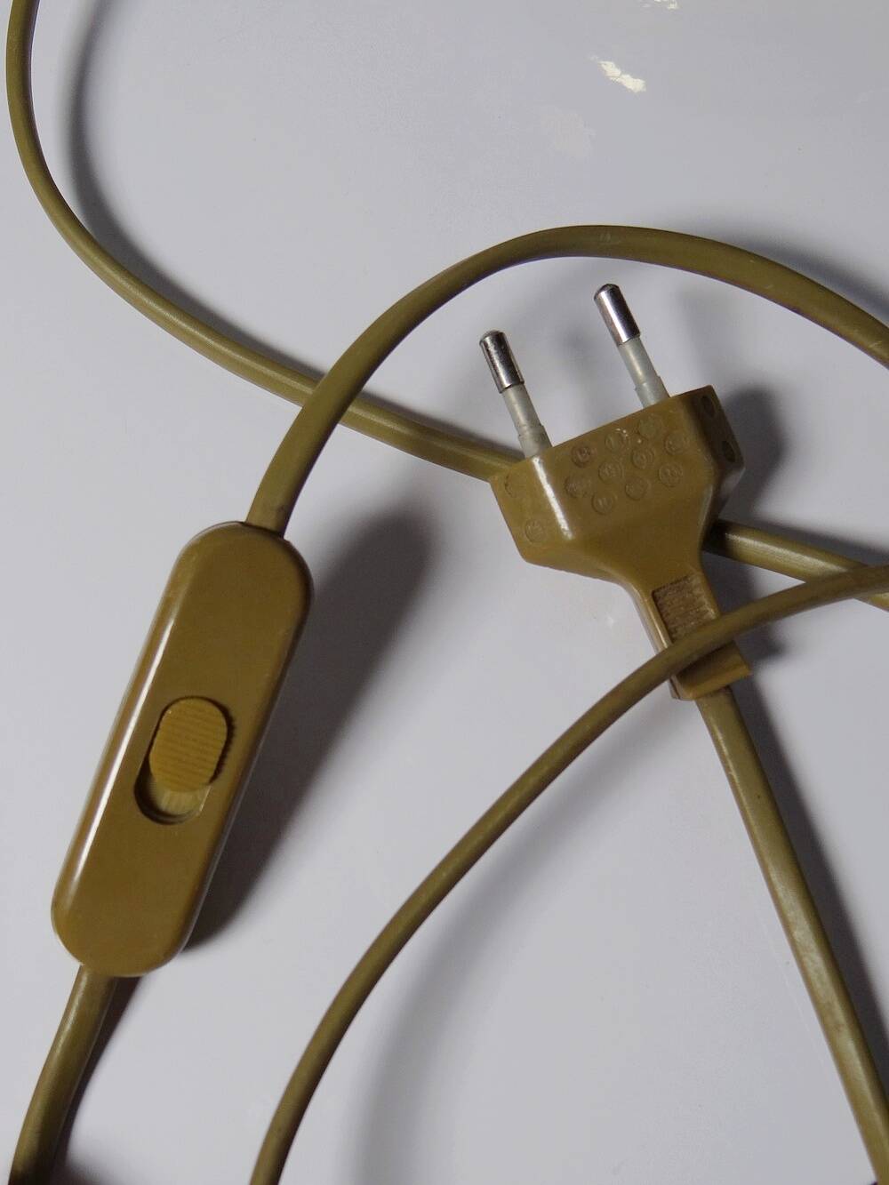 Grande lampe vintage années 50-60 tube plexiglas opalescent support métal doré