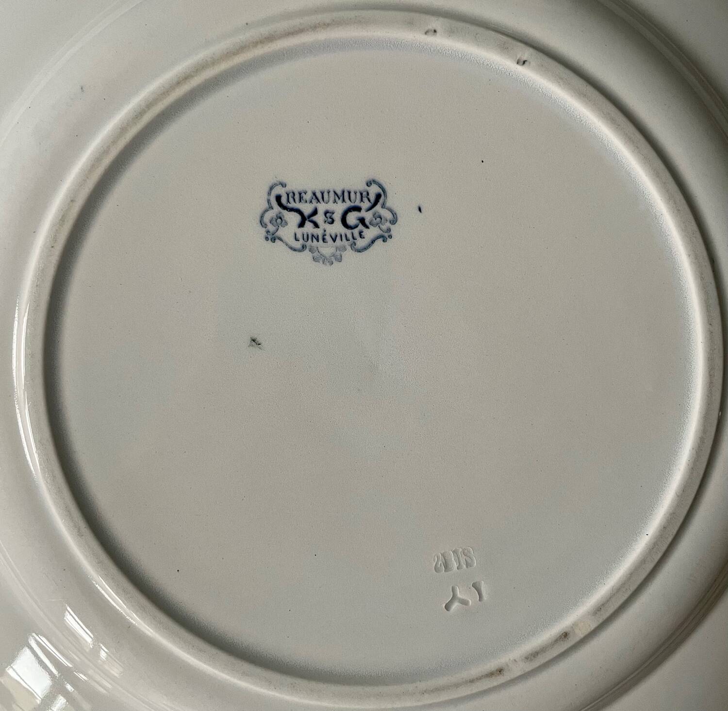Large round dish 1900 “Réaumur” earthenware from Lunéville