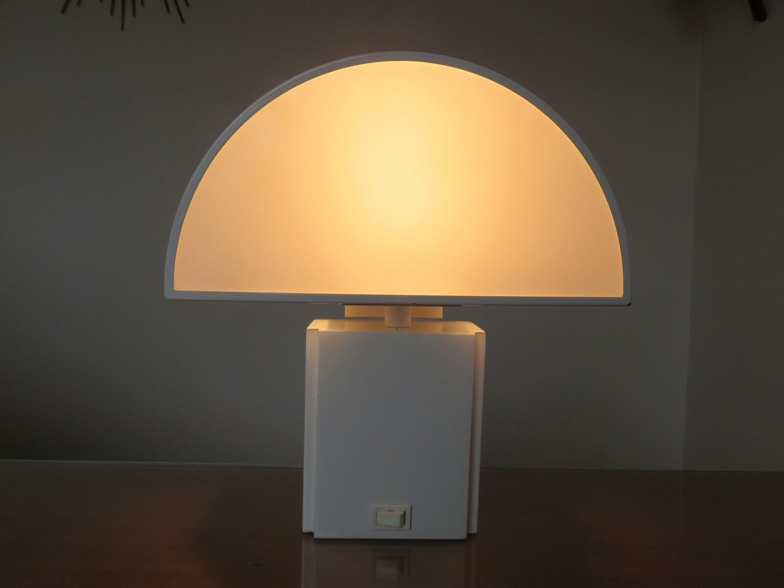 Applique Guzzini " olympe " métal laqué blanc et perspex Italie 1970