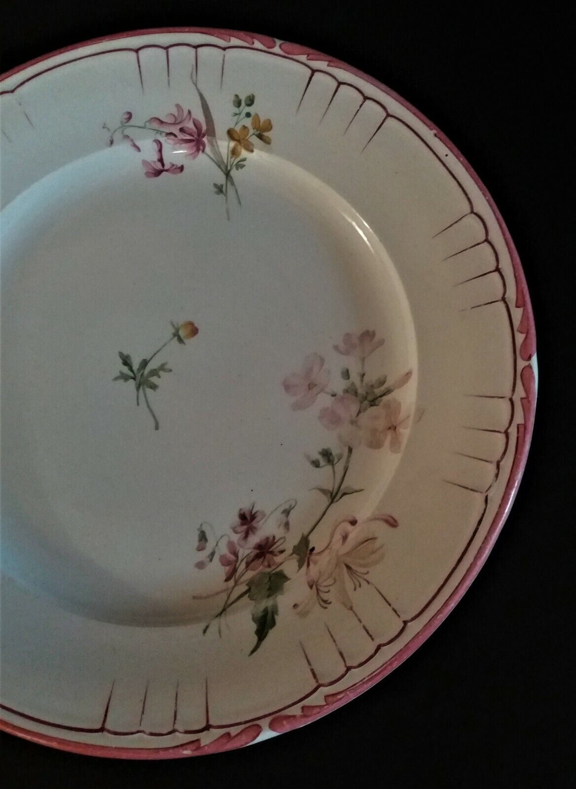 Flat earthenware plate by choisy le roi for au vase étrusque paris
