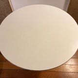 Circular sofa end on white metal leg. XXth work.