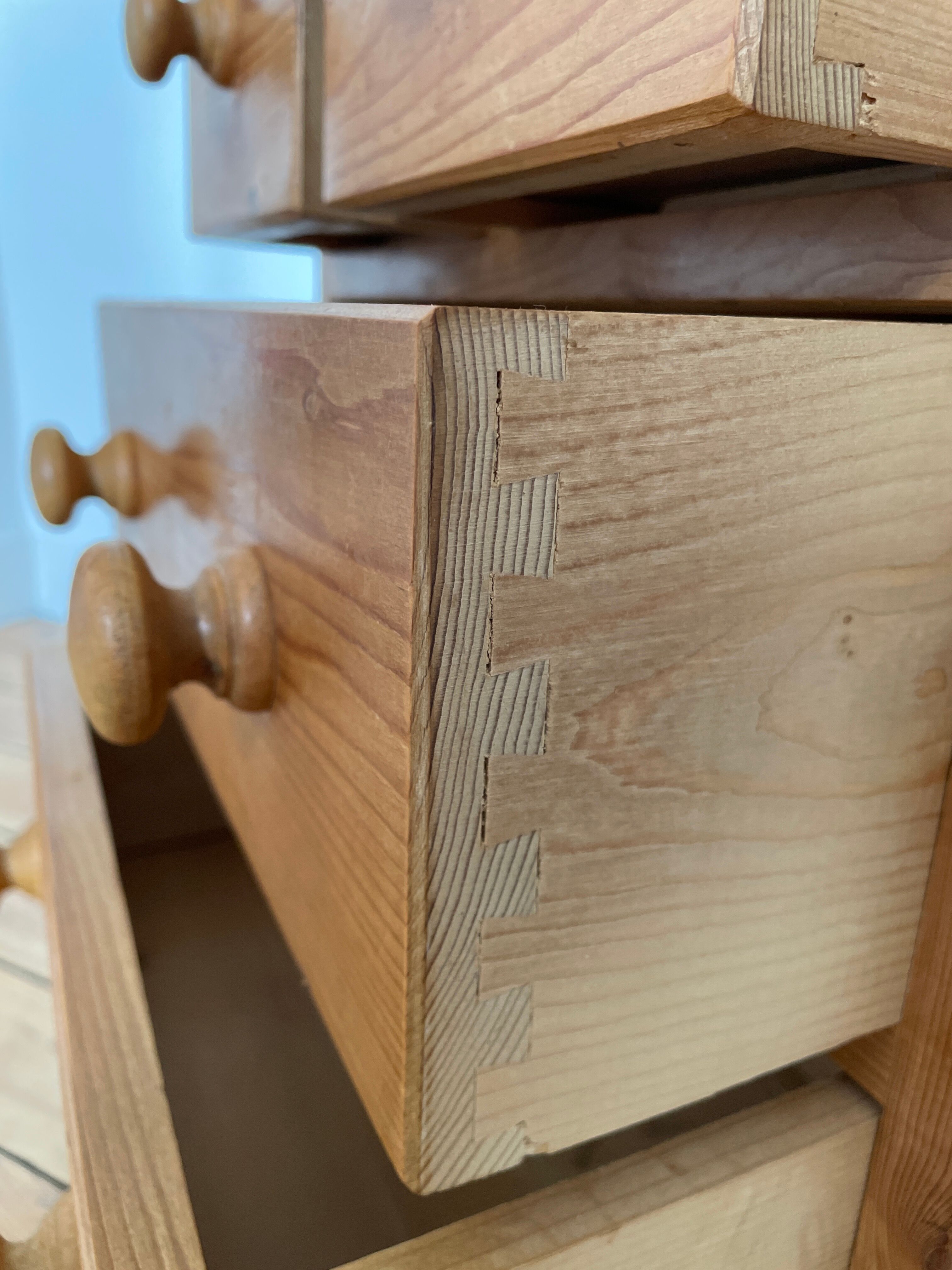 Mini commode vintage pour chambre d’enfant