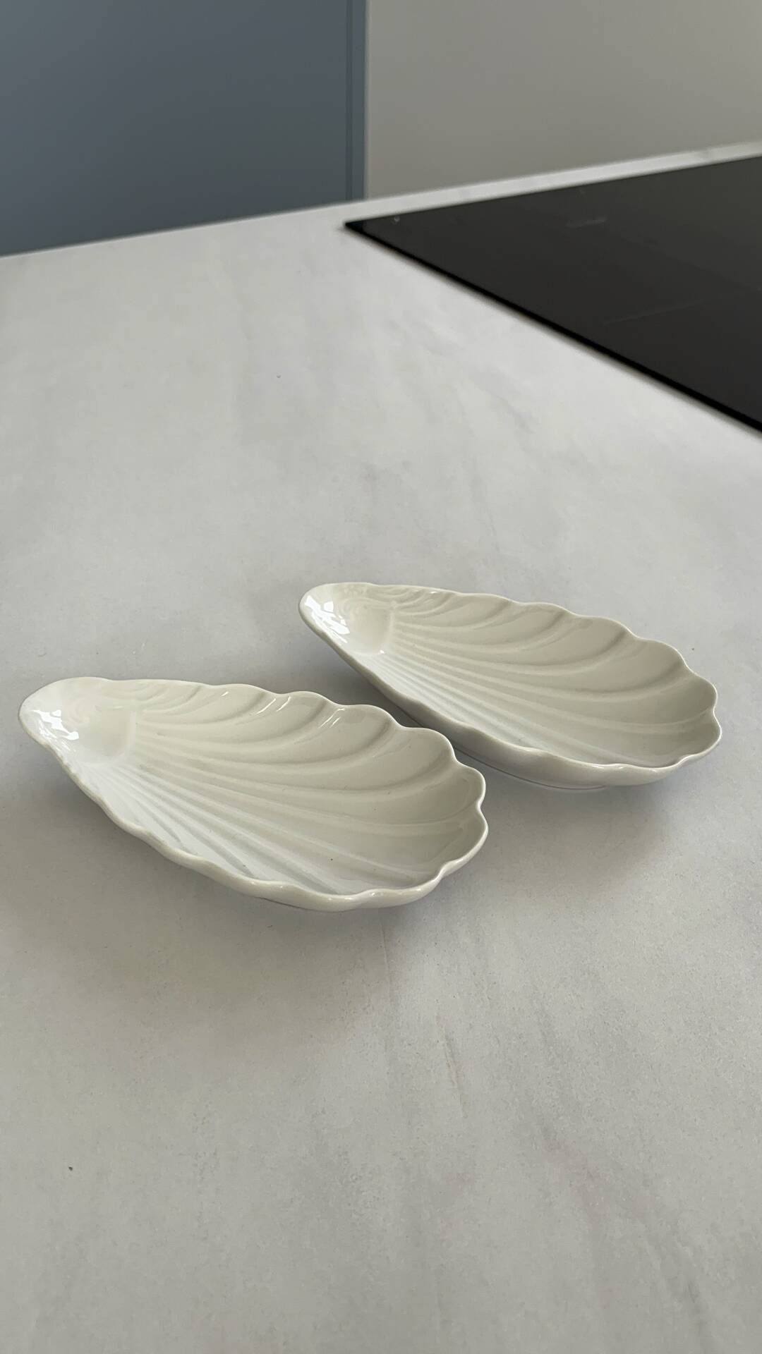 Set of 2 small Pillivuyt porcelain dishes – C-shaped bowls