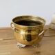 Cache-pot vintage en laiton sur pieds avec anses