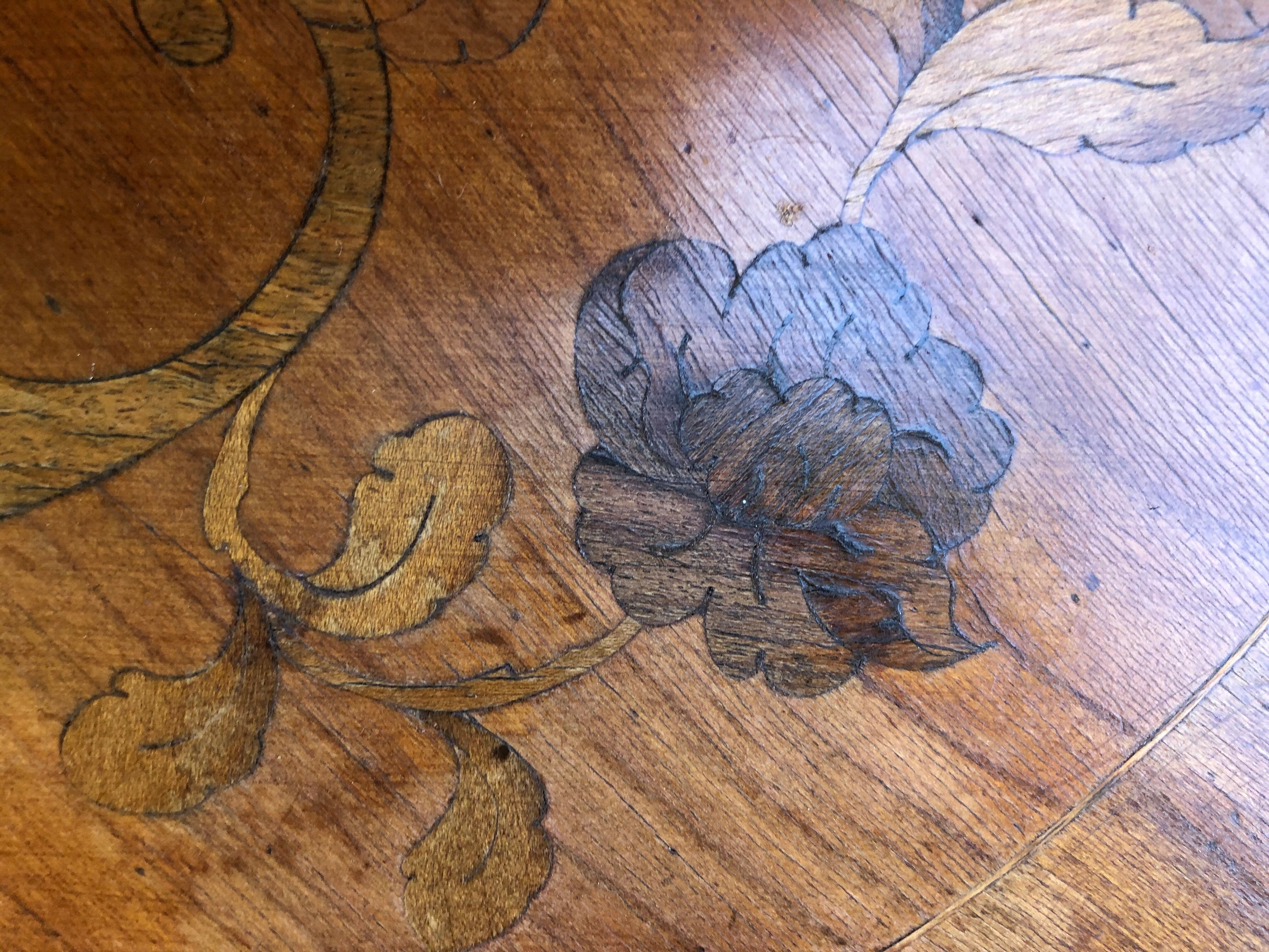 Oval coffee table in marquetterie