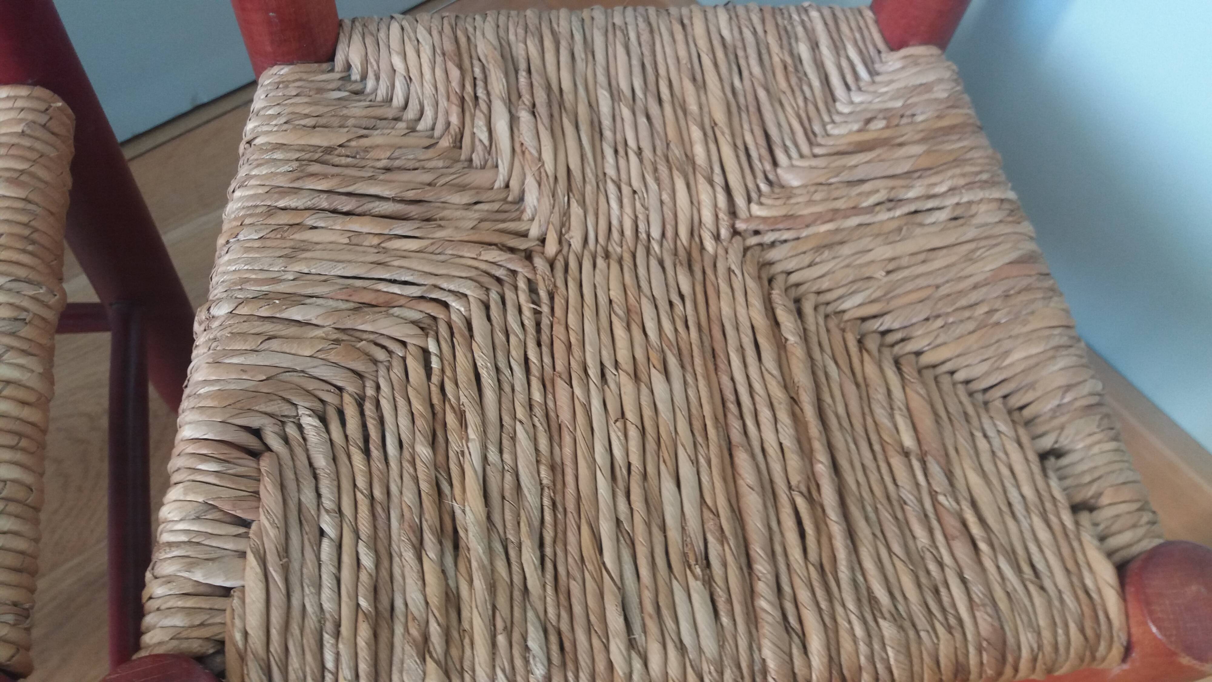 Children's straw chairs made of wood and straw.