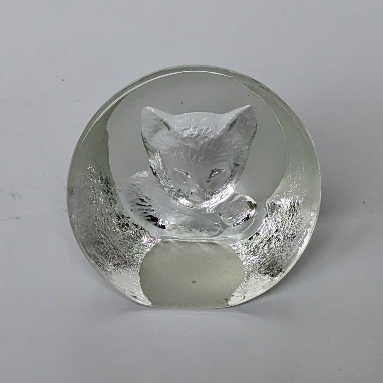 Crystal paperweight - cat face - Mats Jonasson - Målerås Glasbruk - Sweden