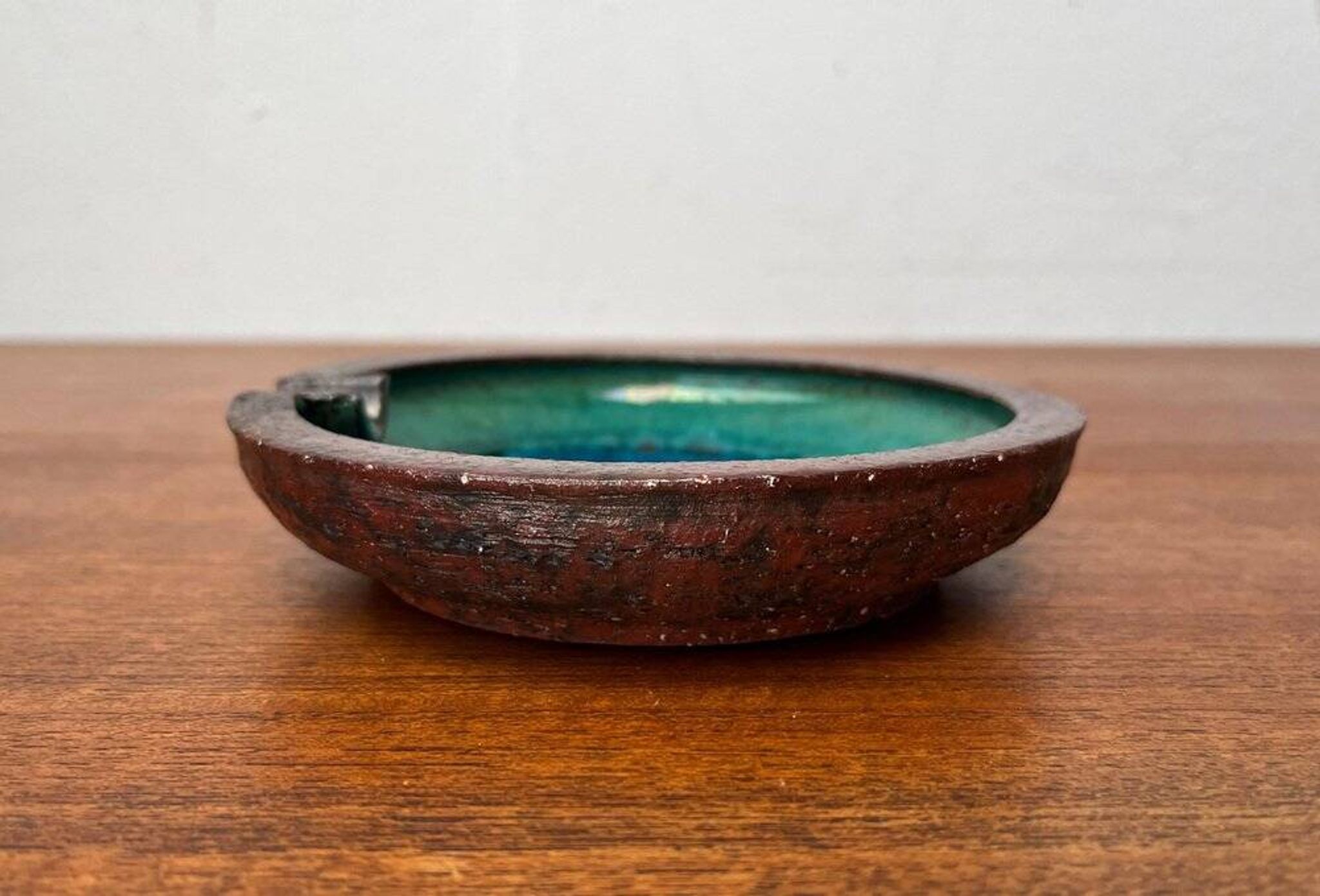 Ashtray or bowl in brutalist studio pottery by Gerhard Liebenthron, mid-century, 1960s, 1968.