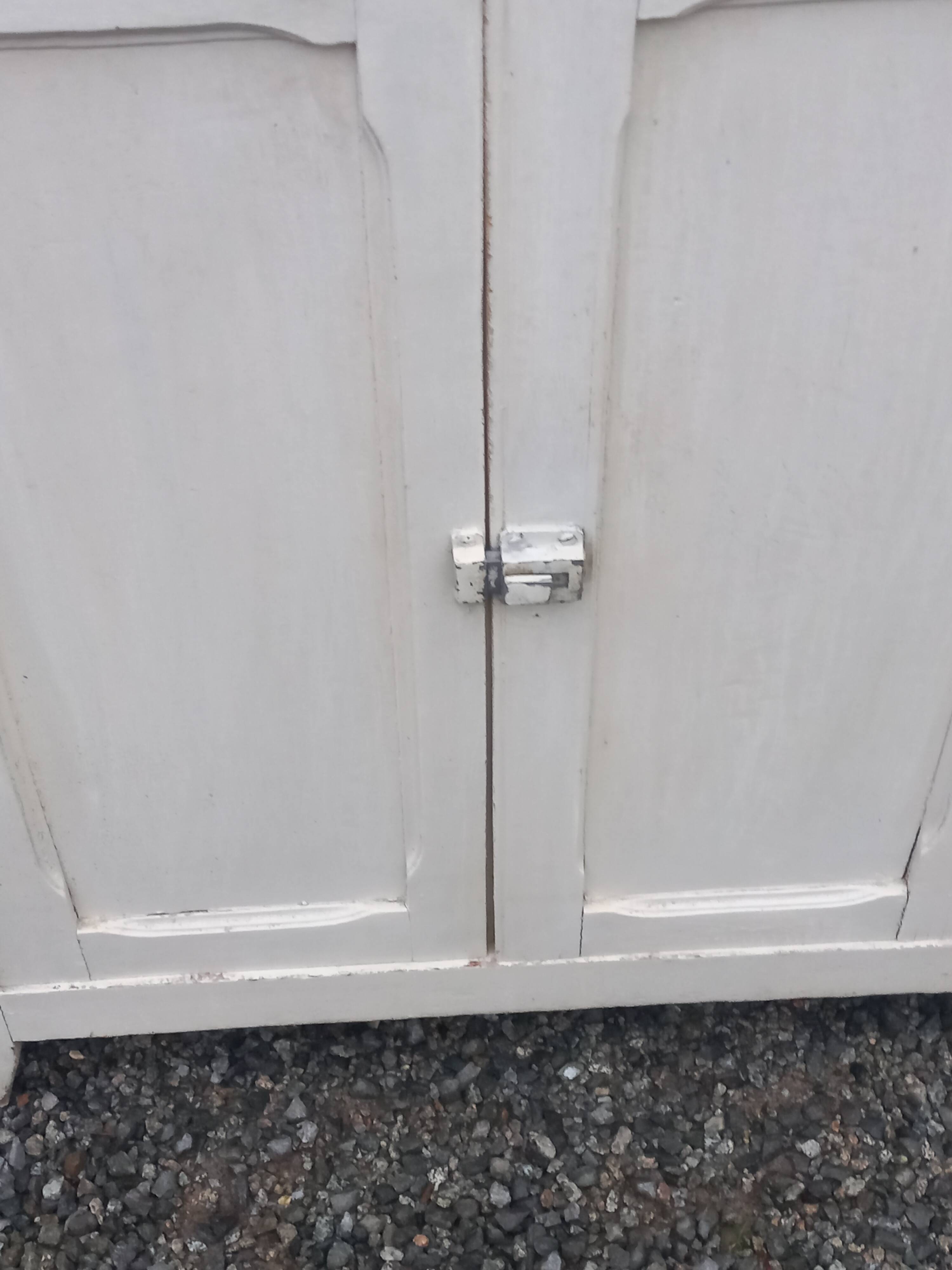 Buffet parisien ancien à patine blanche