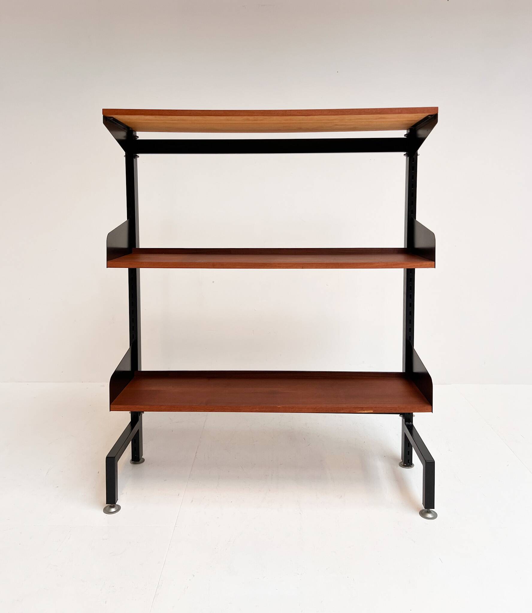 Freestanding and adjustable vintage wall unit, 1960s