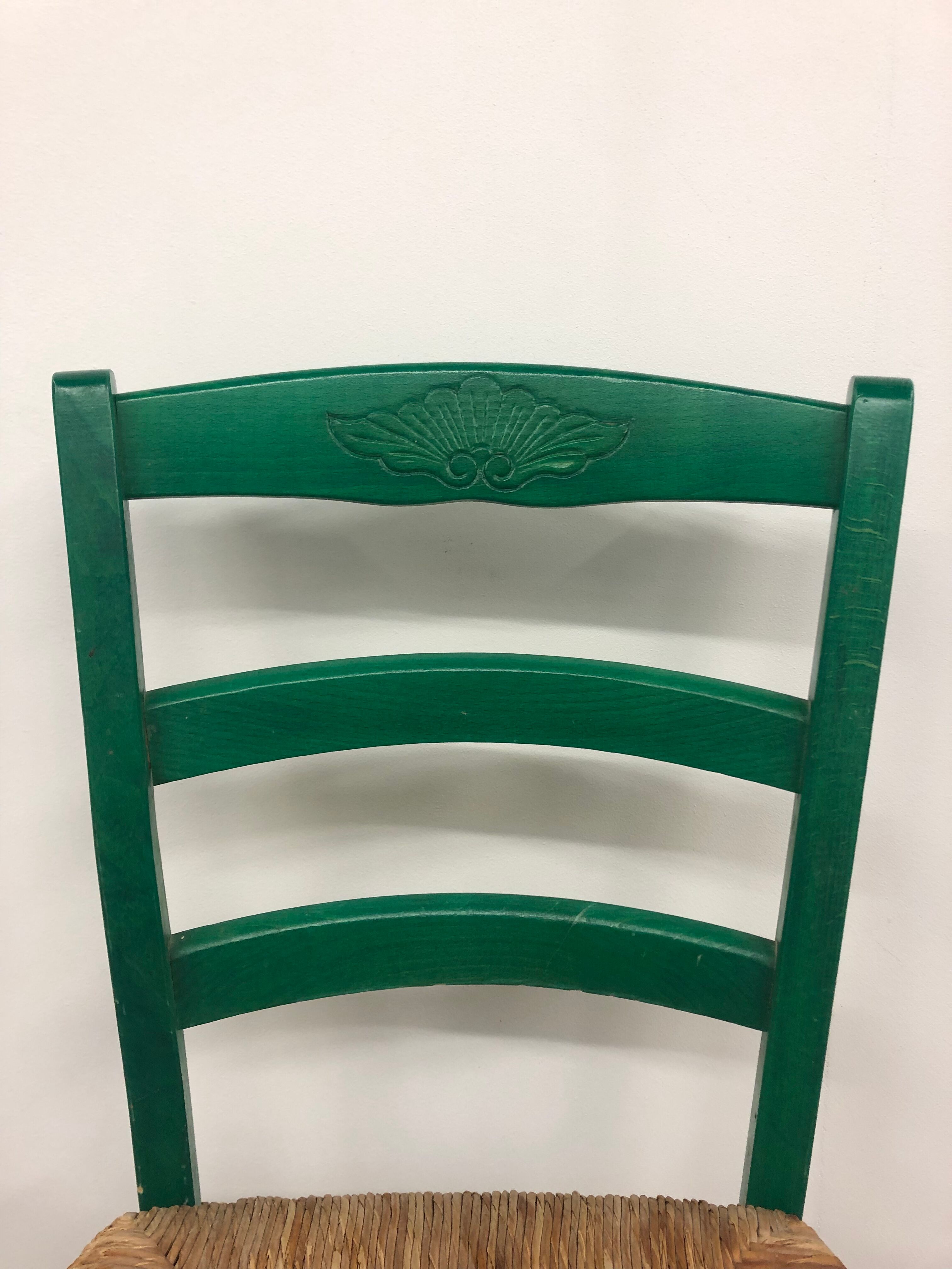 Chaise en bois avec assise en paille