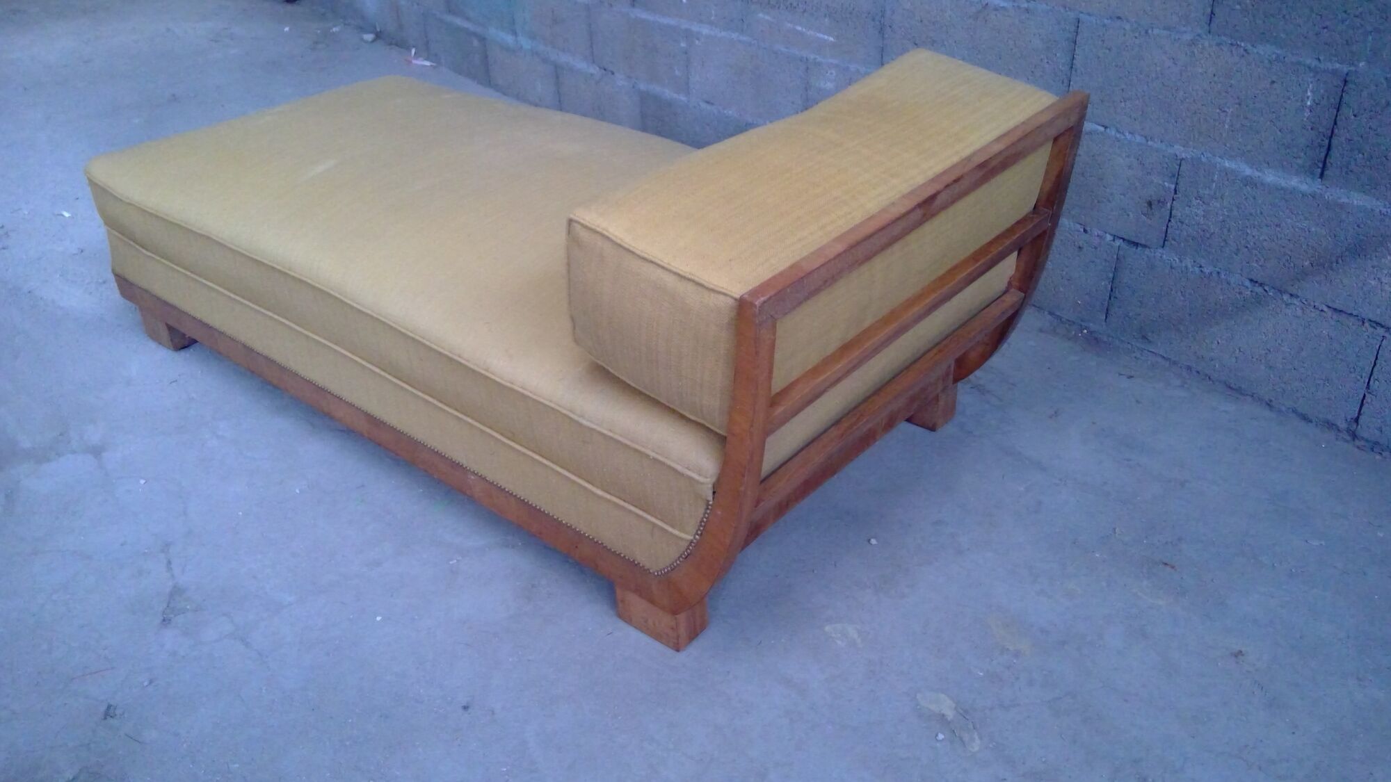 Chaise longue sofa period Art Deco circa 1930 yellow fabric in Walnut magnifying glass