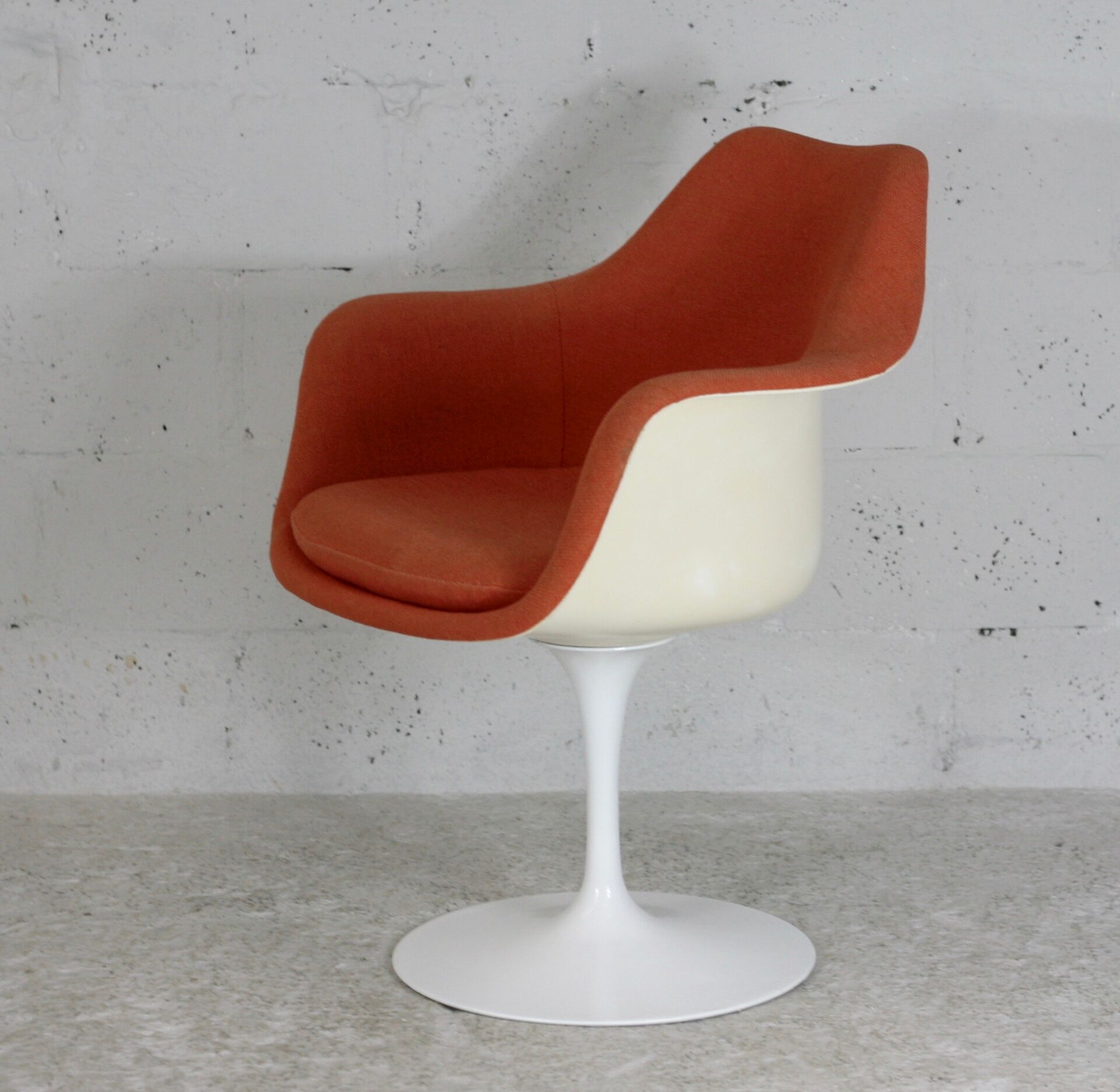 Tulip swivel armchair, Signed Knoll, Eero Saarinen, USA, circa 1960.