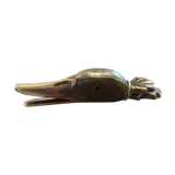 Duck-headed advertising pinch