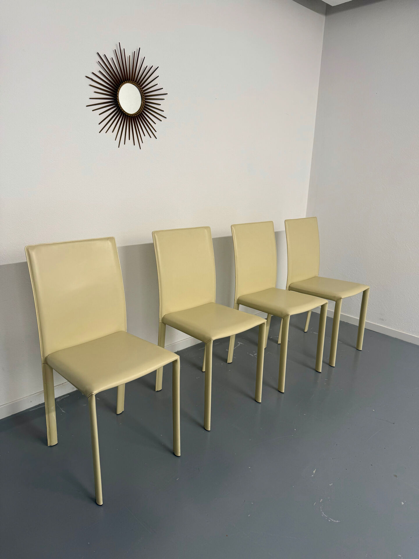 Set of 4 cream leather chairs contemporary design Colico Dress Up