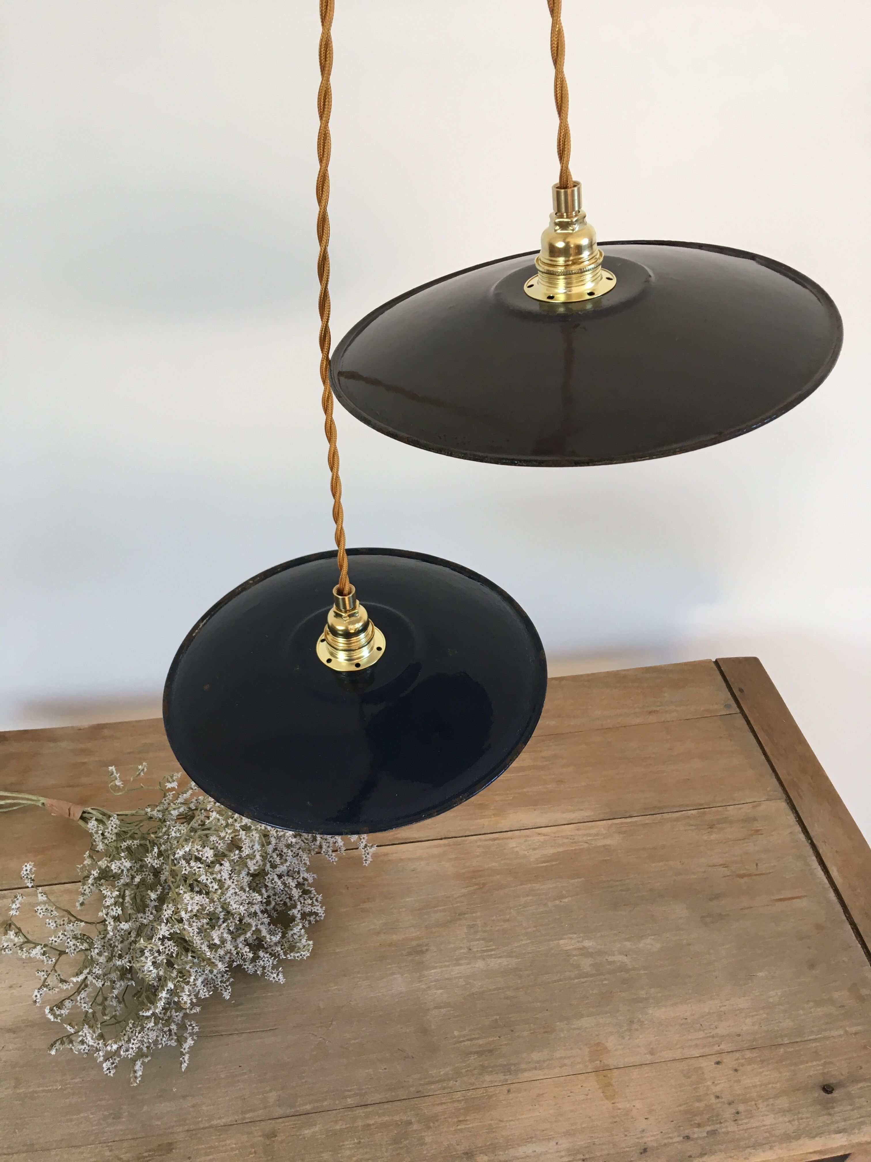 Pair of suspensions in black & white enamelled sheet metal