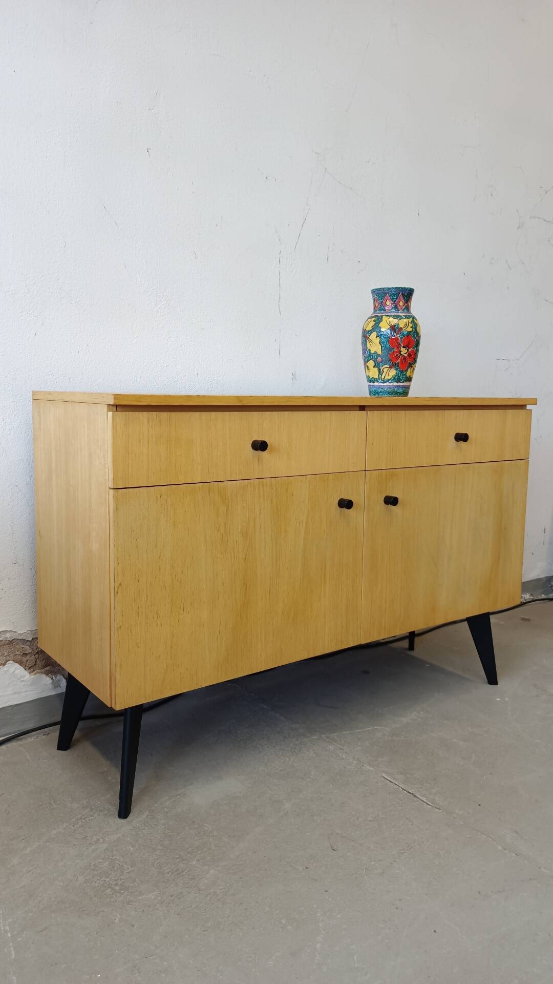 Clear buffet with 2 doors