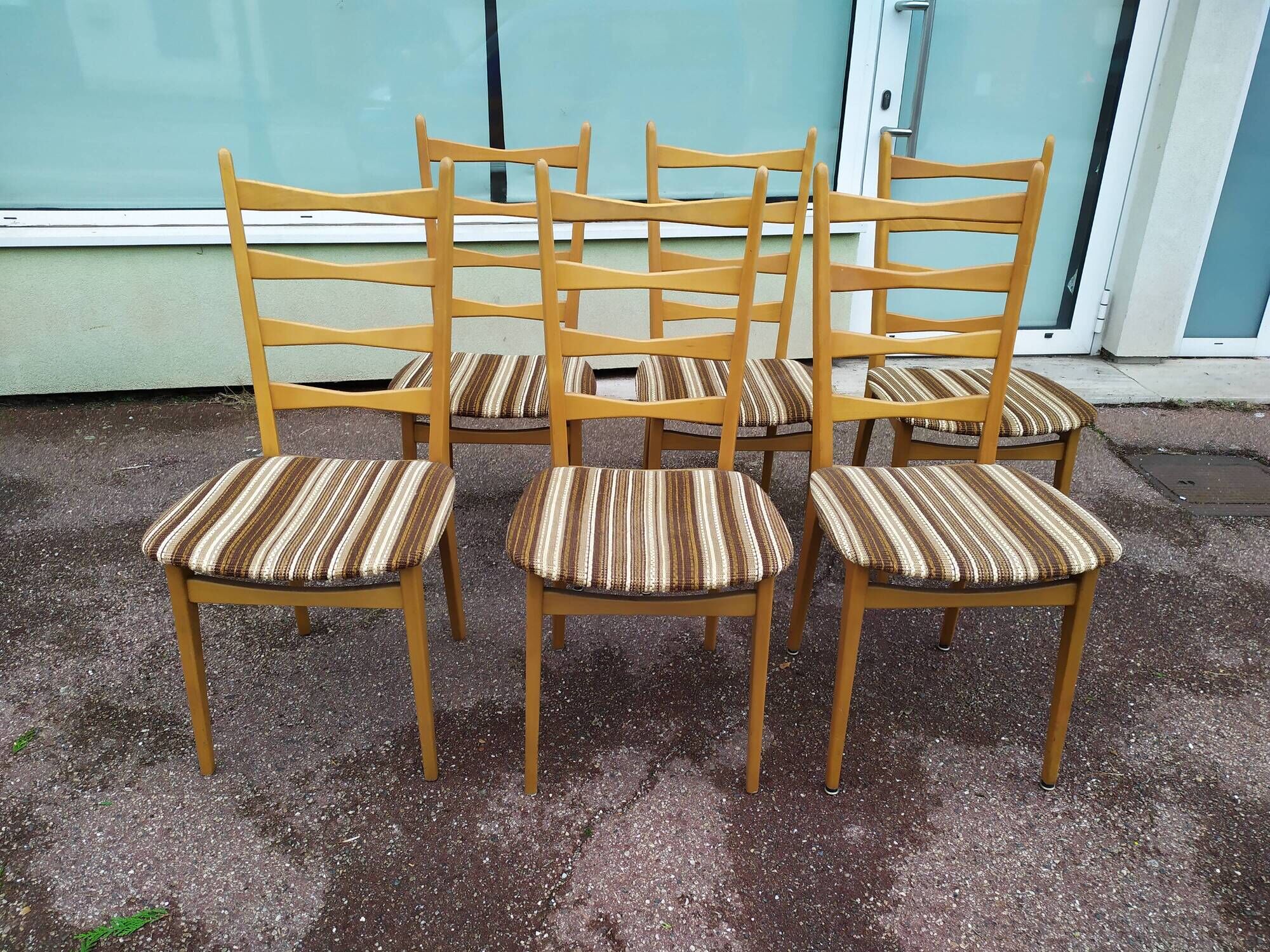 Set of 6 light wood chairs with vintage Scandinavian fabric
