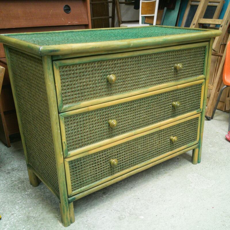 Commode en rotin et cannage