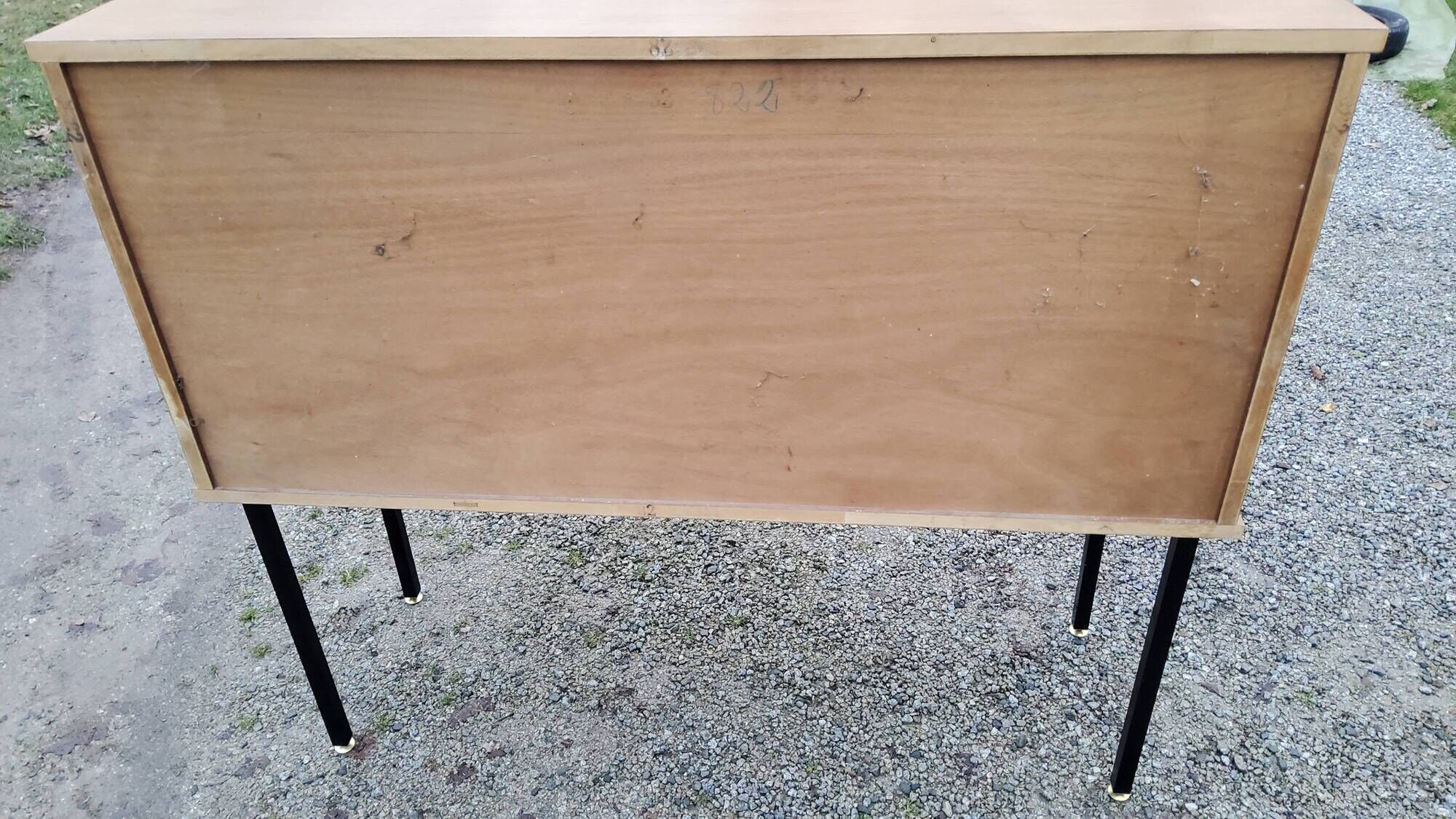 Buffet of the 60s in blond oak metal feet with square section