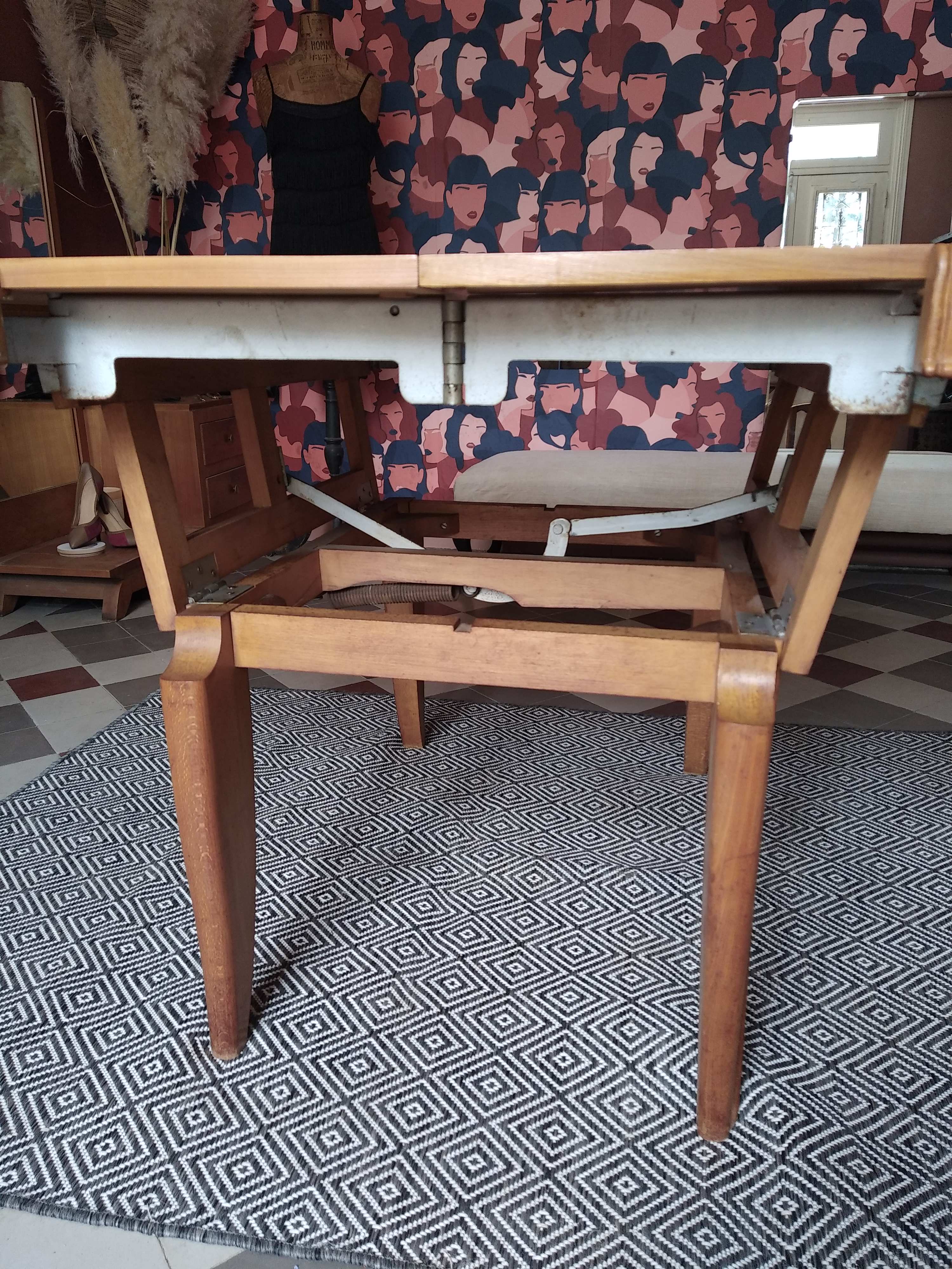 Convertible coffee table