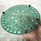 Enamelled cast iron trivet