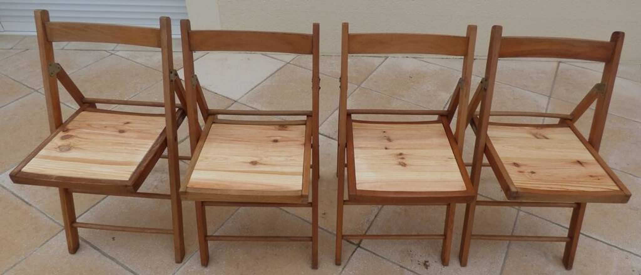 4 vintage varnished wooden folding chairs - Seats completely restored.