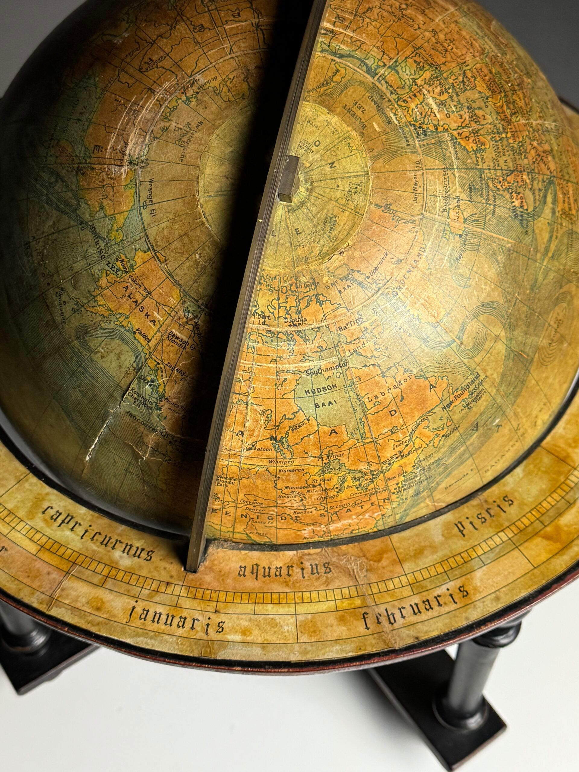 Globe G. Thomas Paris
