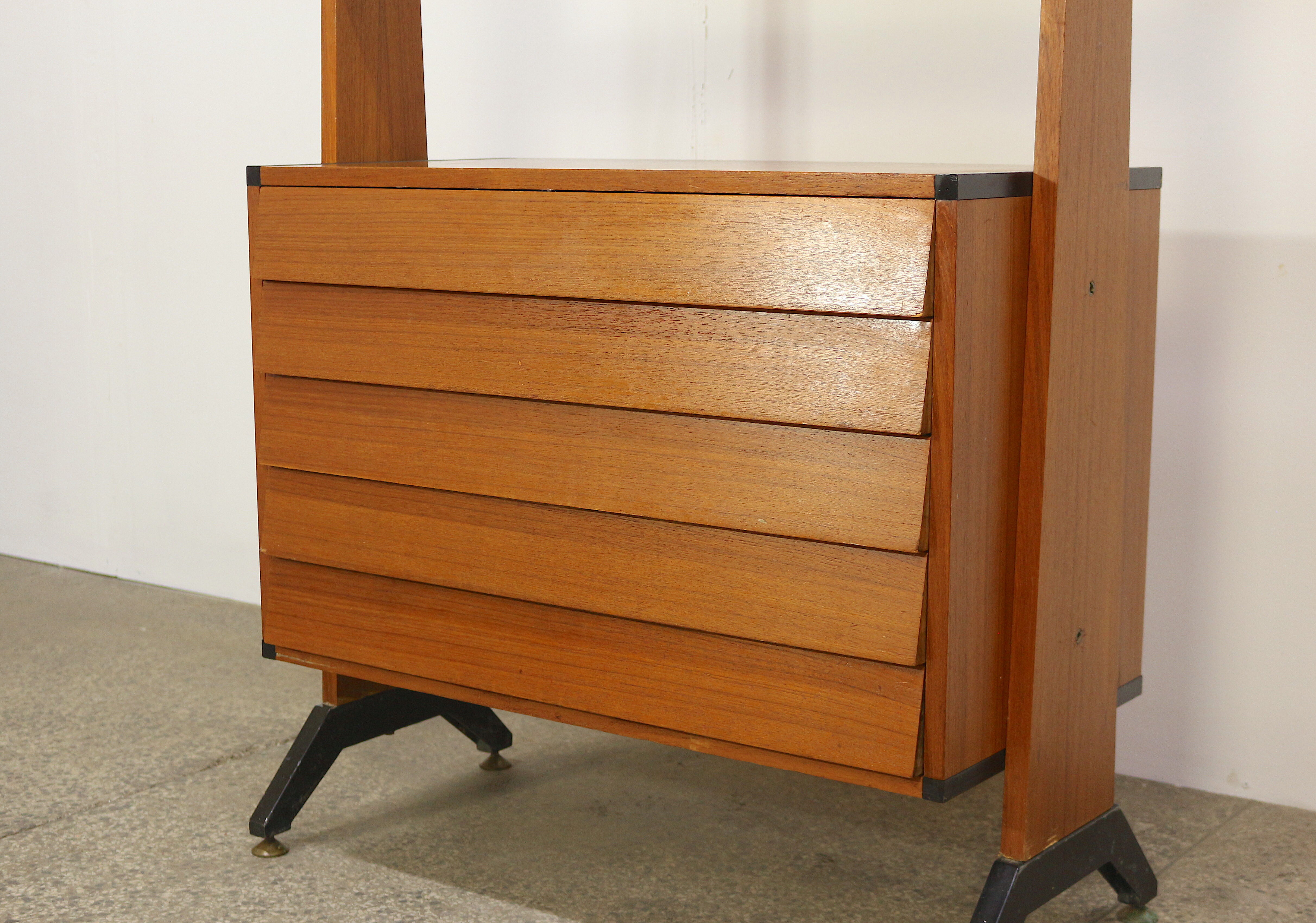 Italian Mid Century standing shelf, 1960's