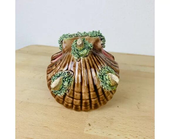 Empty pocket shell slip soap holder