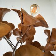 Lampadaire en orme motifs « fleurs », années 70