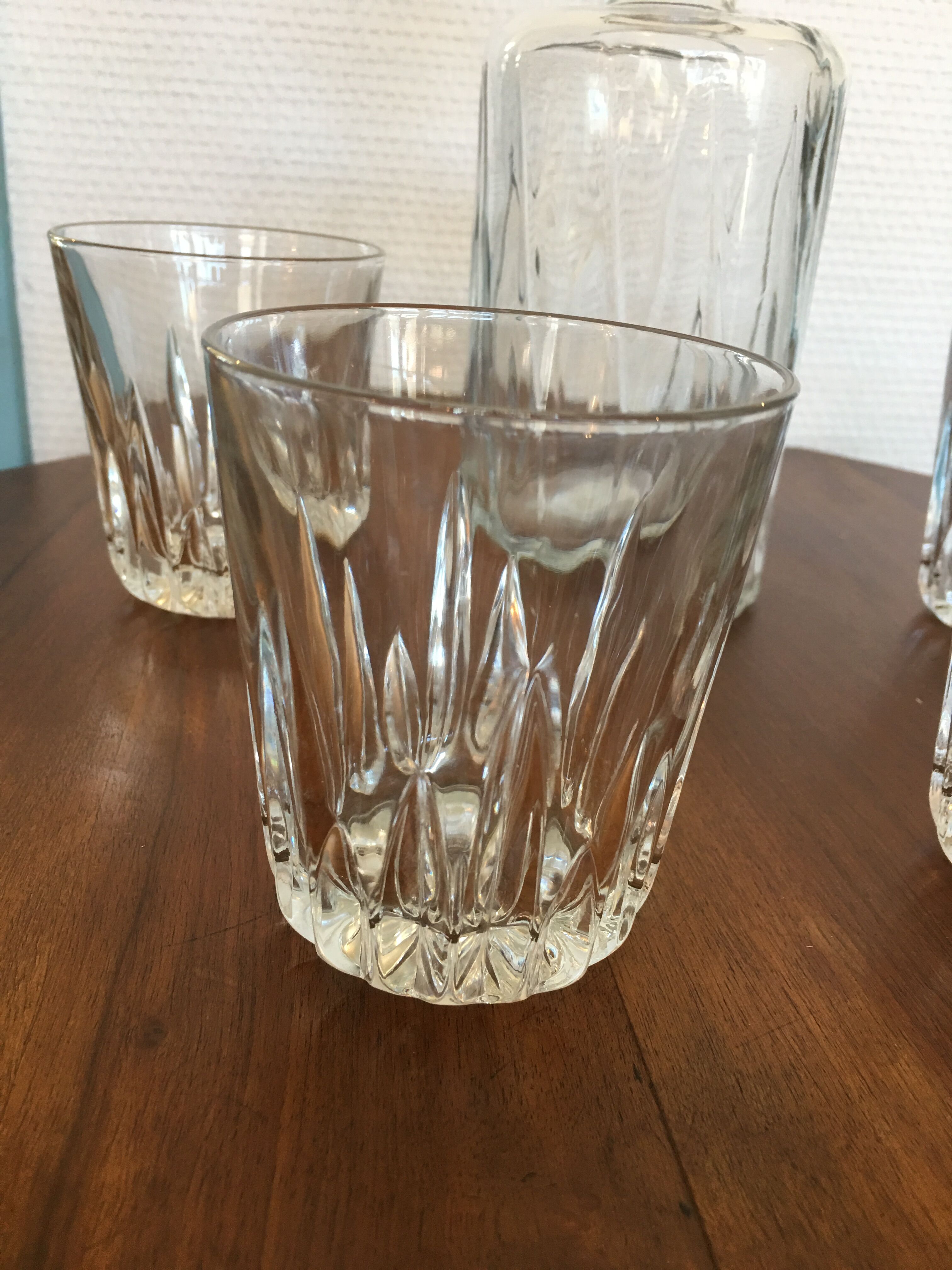 Carafe and 4 whiskey glasses