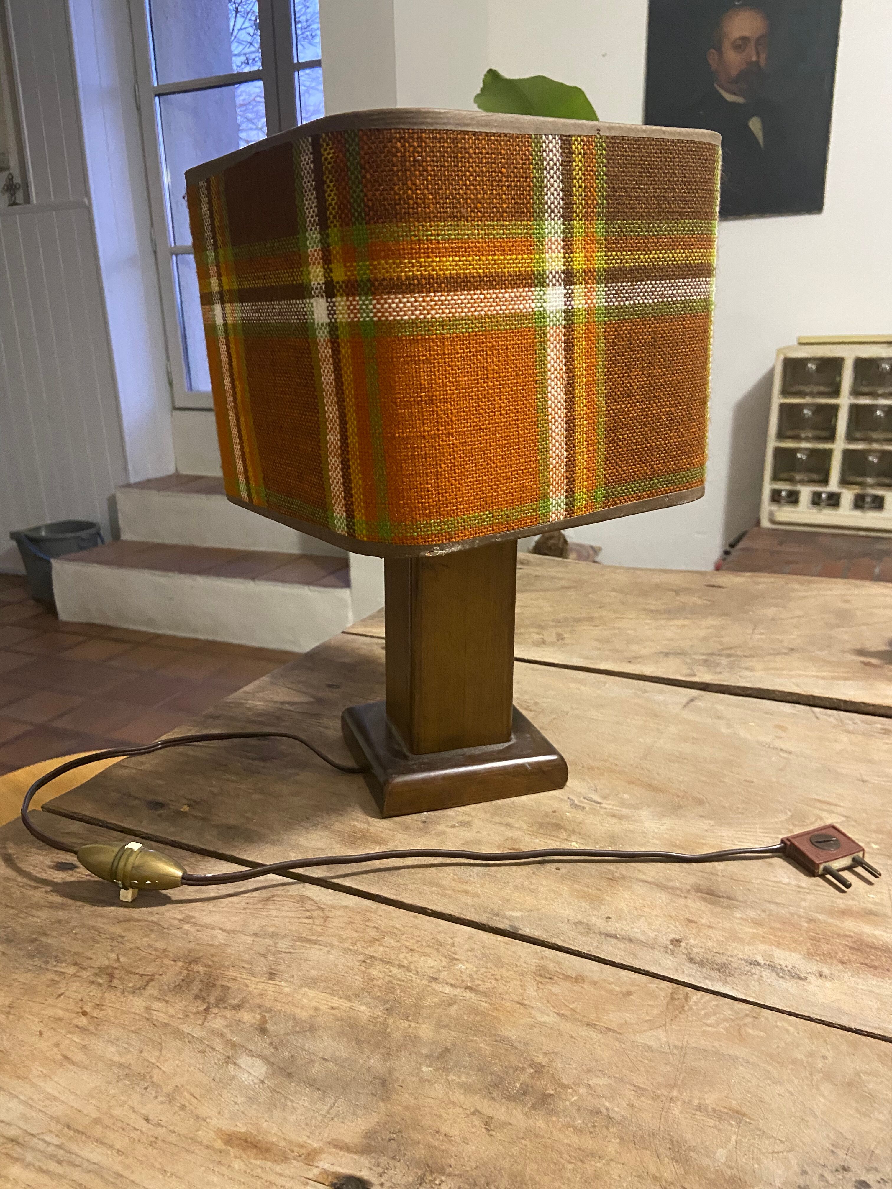 Table lamp