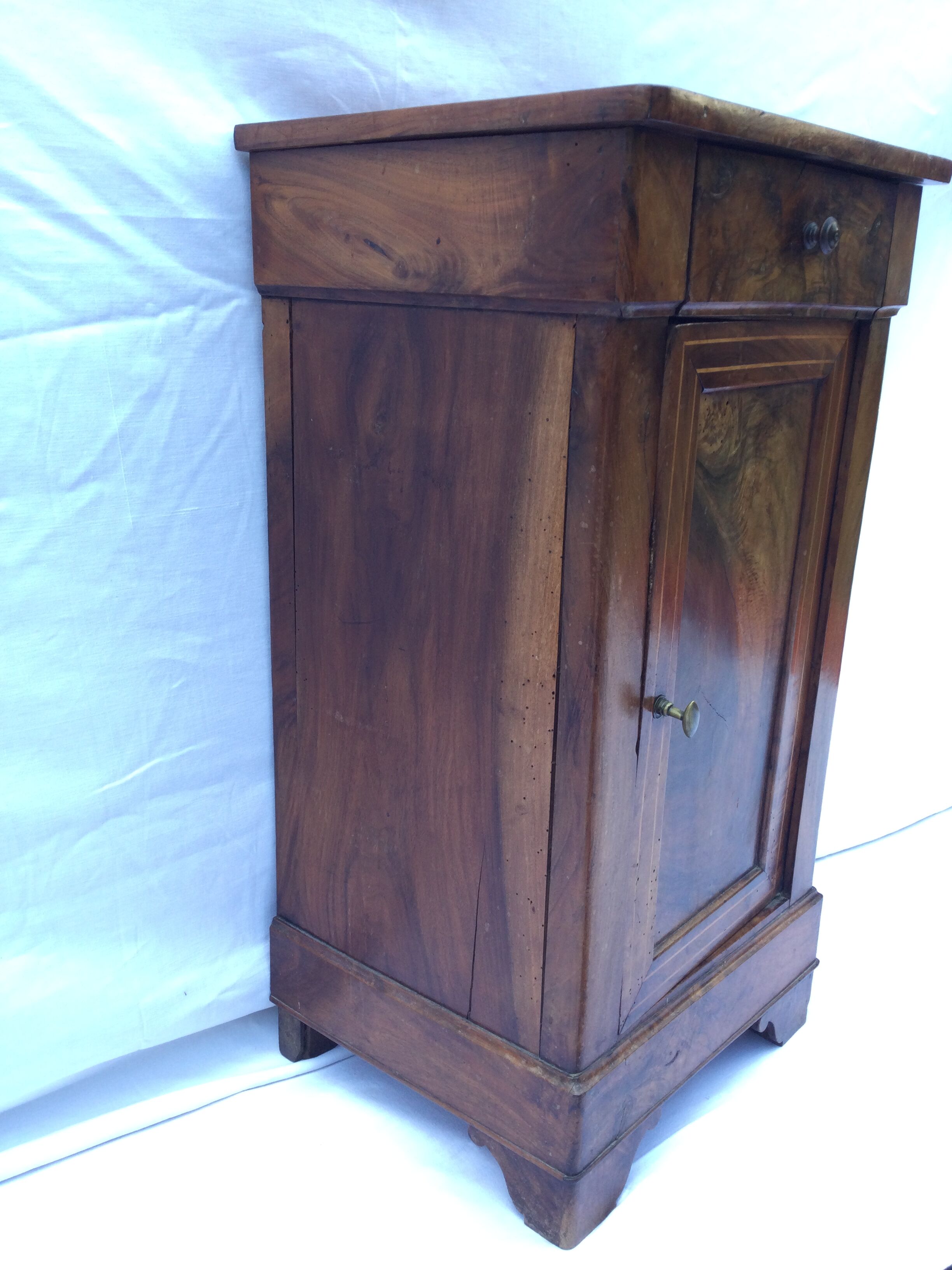 Table de nuit de style louis philippe