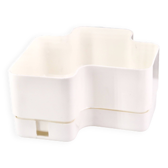 Vastill planter in white plastic by Michael McCann