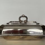 Dish in silver metal