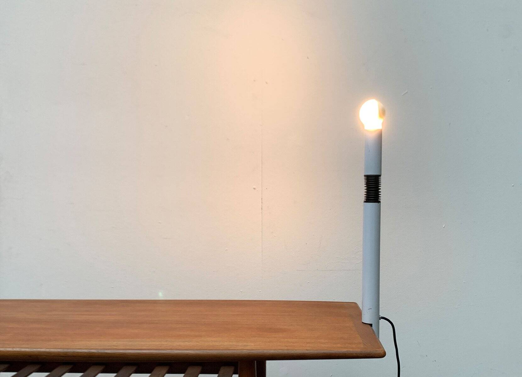 Periscopio clamp table lamp from the Italian space age mid-century by Danilo & Corrado Aroldi for Stilnovo, 1960s.