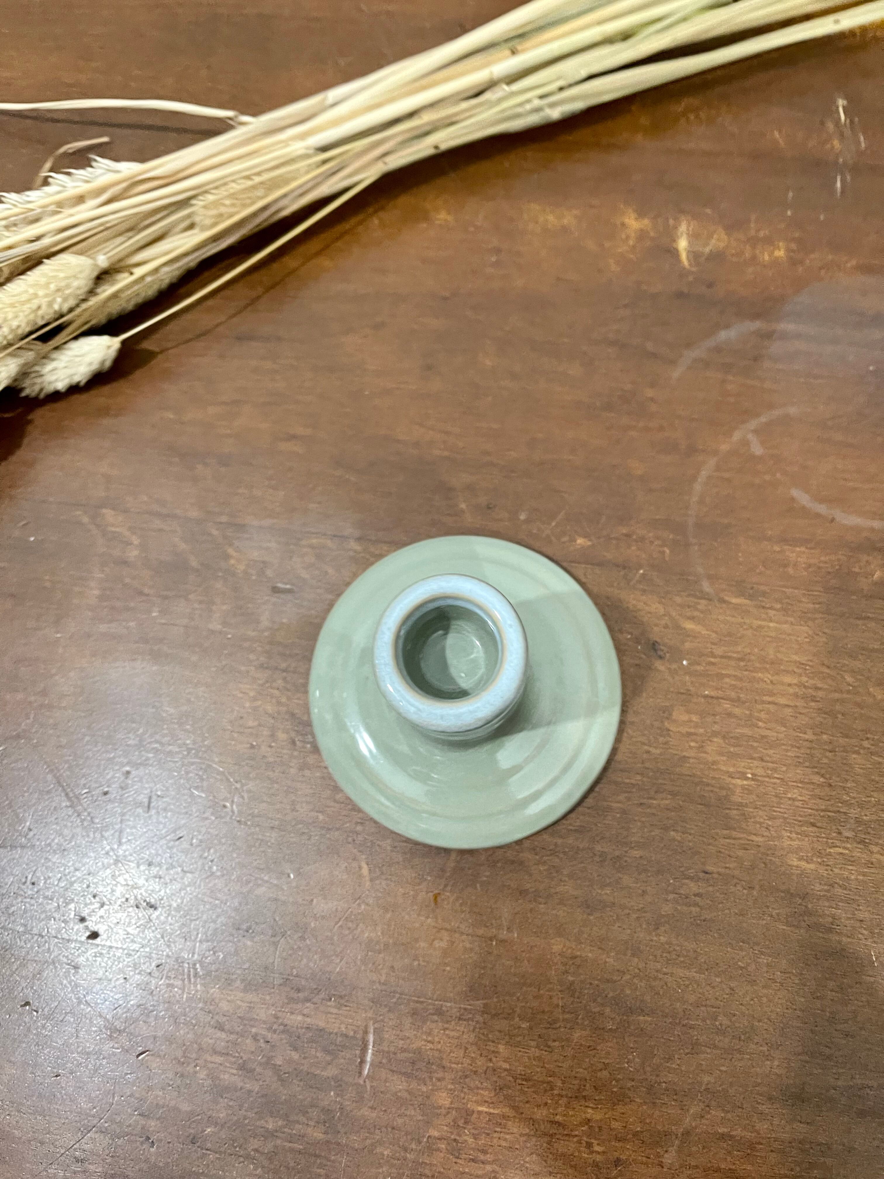 Ceramic candle holder