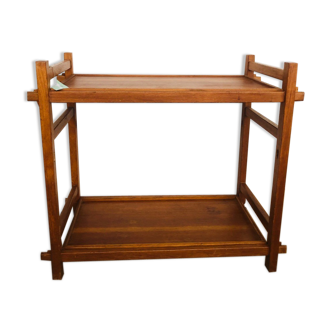 Serving table